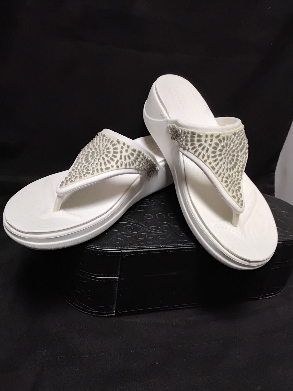 Croc's Dual Comfort White Ladies Size 10 Model Monterey Beaded top great comfort